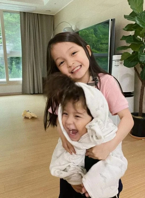 '5개 국어' 박주호 딸 나은, 이번 보도는 무엇을 말하나 관련 이미지