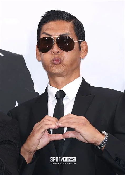 박준형, 가족 사진 공개 — 매체들은 'SNS 캡처'로 보도했으나 원문 링크는 미확인 관련 실제 이미지
