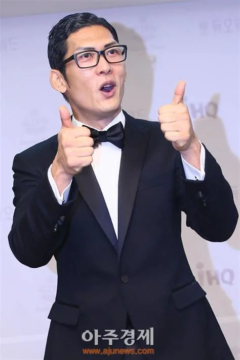 박준형, 가족 사진 공개 — 매체들은 'SNS 캡처'로 보도했으나 원문 링크는 미확인 관련 이미지