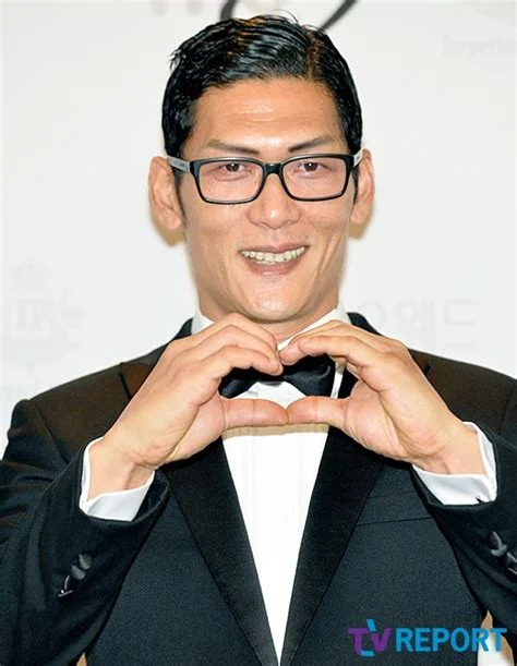 박준형, 가족 사진 공개 — 매체들은 'SNS 캡처'로 보도했으나 원문 링크는 미확인 관련 이미지