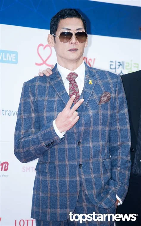 박준형, 가족 사진 공개 — 매체들은 'SNS 캡처'로 보도했으나 원문 링크는 미확인 관련 이미지